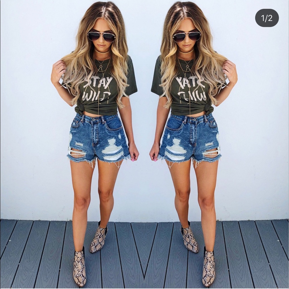 Super cute stay wild olive green top!